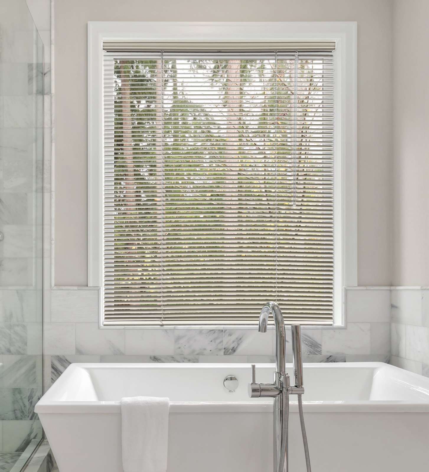 White Ashford aluminum blinds with cordless lift on a window