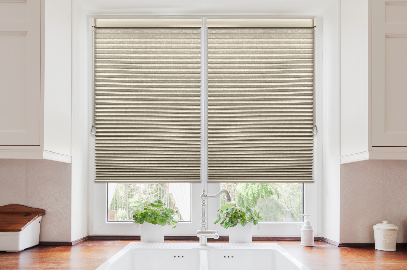 Softlight cellular shade with the patented Simple Lift cordless system