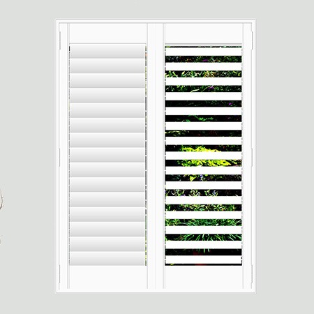 Plantation shutter with an uninterrupted full-view louver run and no divider rail
